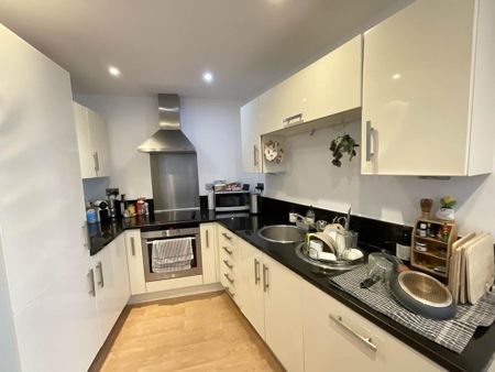 2 bedroom flat to rent - Photo 5