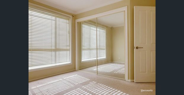 Spacious Home with Modern Finishes and Perfect Entertaining Spaces... - Photo 1