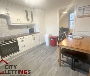 4 Bedroom Flat - Photo 3