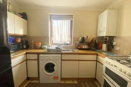 Ashley Cross, BH14 - Photo 3