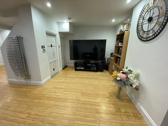 5 bedroom semi-detached house to rent - Photo 1