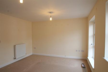 Drewitt Place, Aylesbury - Photo 2