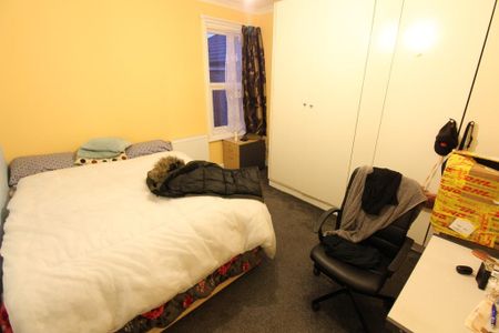 3 bedroom flat to rent - Photo 5