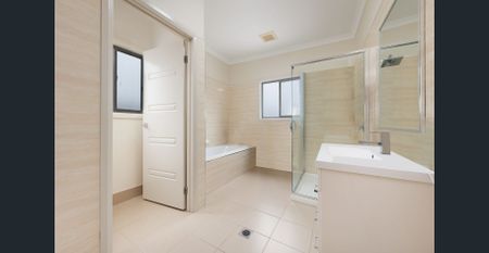 INNER CITY TOWNHOUSE - Photo 5