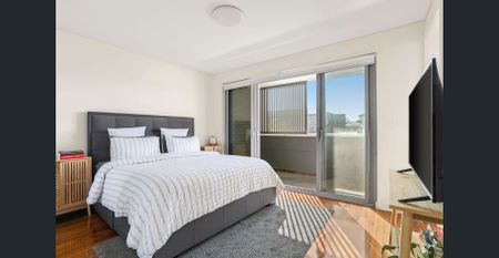 Luxury Four-Bedroom Duplex with High-End Finishes - Photo 2