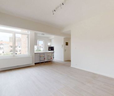 Appartement te huur in Oudergem voor € 1.150 met 1 slaapkamer - Photo 1