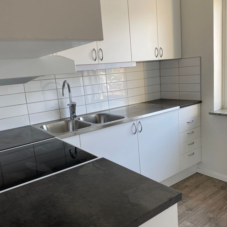 Östra Järnvägsgatan 14 B - Photo 1