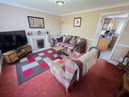 3 bedroom end of terrace house to rent - Photo 2