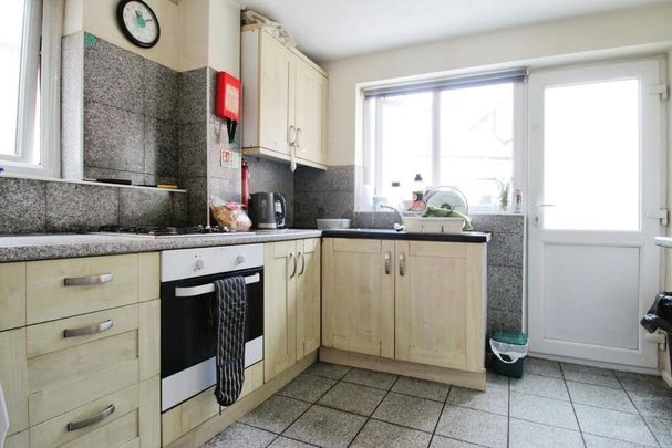 1 bedroom in a house share to rent - Photo 1