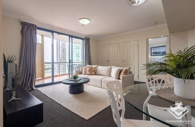 Fully Furnished 2 Bedroom, 2 Bathroom Apartment with City Views - Photo 1