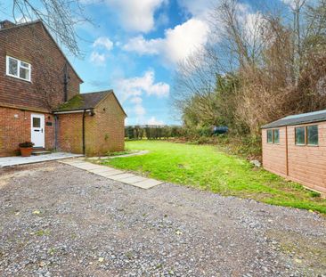 3 bed semi-detached house to rent in Blakes Lane, Leatherhead, KT24 - Photo 5