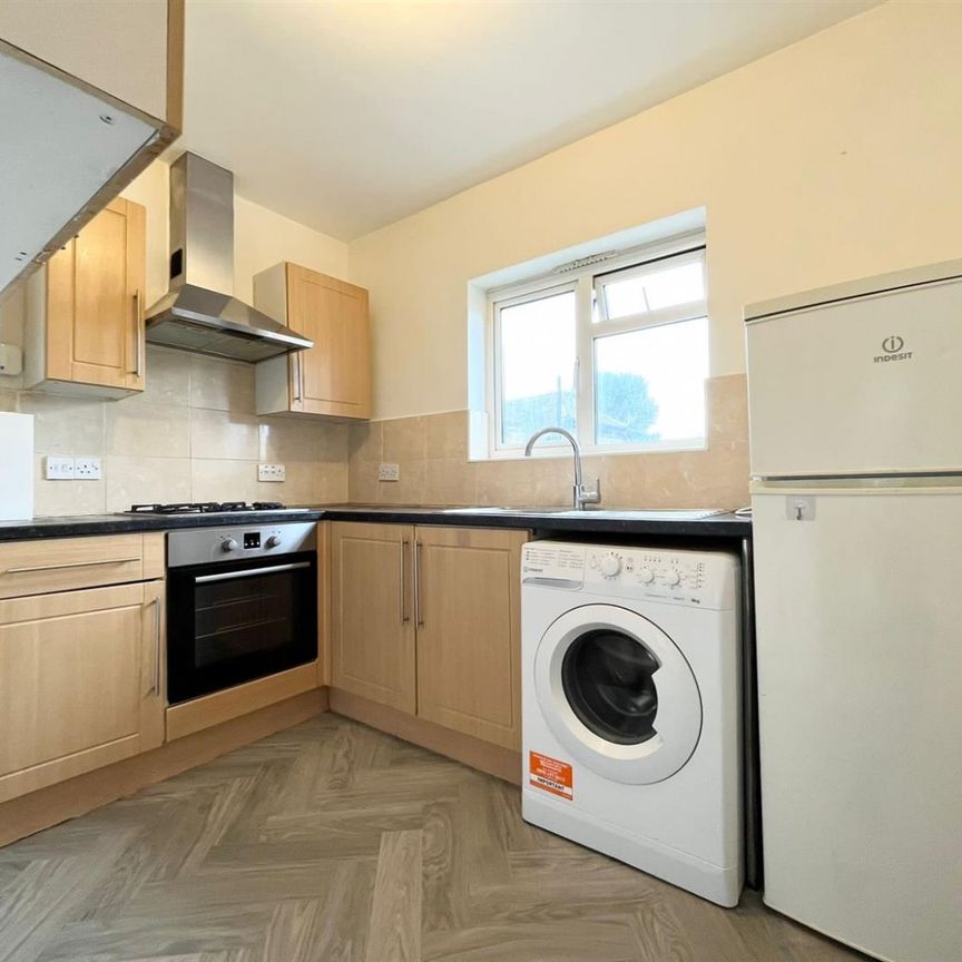 2 Bedroom Maisonette - Garden To Let - Photo 1