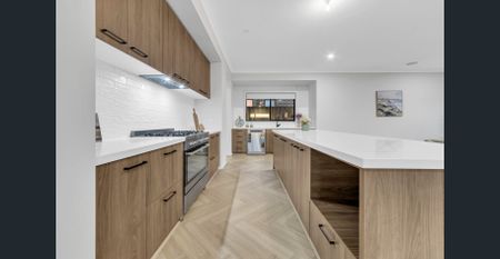 Stylish & Spacious Home in Clyde North – 29 Thicket Loop, Clyde North - Photo 5