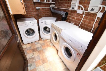 1 bedroom in a house share to rent - Photo 5