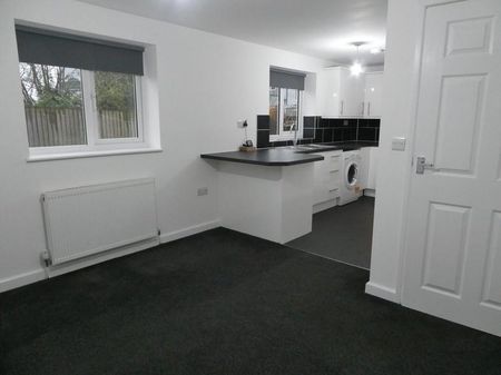 2 bedroom ground floor flat to rent - Photo 5