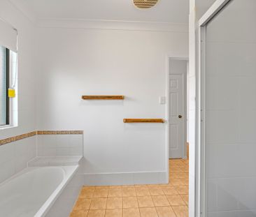 1 Dane Close, Burdell QLD 4818 - House For Rent | Domain - Photo 5