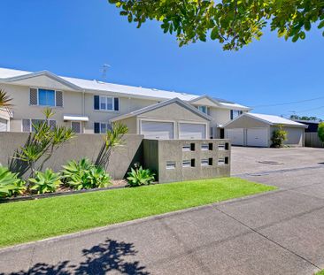 Easy Coastal Living, Moments to Mudjimba Beach! - Photo 4