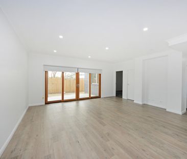 EXCLUSIVE LIVING IN MULGRAVE! - Photo 1