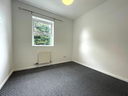 2 Hazeldene Court, Lisburn, BT28 1FP - Photo 5