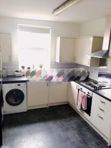 4 Bedrooms 2 bathrooms - Photo 5
