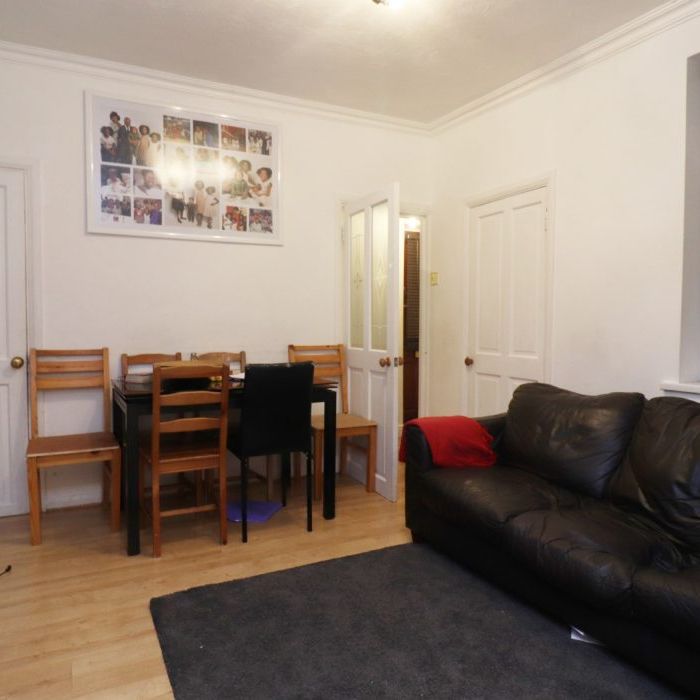 Lloyd Villas, Roman Road, East Ham, London E6 - Photo 1