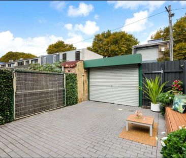 Beautiful home with rear-lane parking access - Photo 1