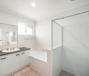 Low-Maintenance Living in Quiet Cul-de-Sac – Water Included in the ... - Photo 5