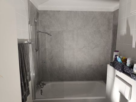 Helle 2-Zimmer-Dachgeschosswohnung in Leipzig-Mölkau - inklusive TG-Stellplatz - Photo 5