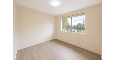 Updated 3 Bedroom Unit in Liverpool! - Photo 2