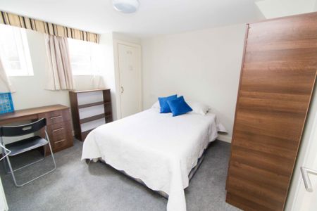 Flat 1, 32 BRUDENELL AVENUE Leeds - LS6 1HD - Photo 4