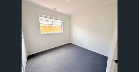 Brand new Stylish and Spacious 4 Bedroom Home - Photo 4