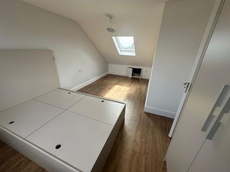 1 bedroom in a house share to rent - Photo 2