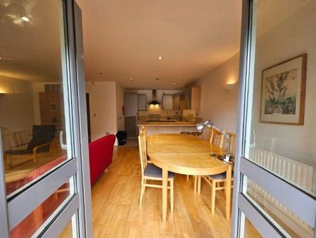 2 bedroom flat to rent - Photo 4