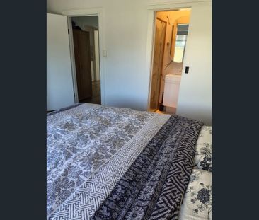 Newly renovated 3-bedroom house with large back yard - Photo 4