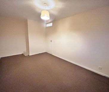 3 bedroom end of terrace house to rent - Photo 4