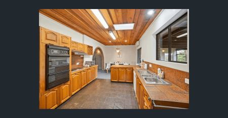 Beautiful acreage house for rural lifestyle - Photo 5