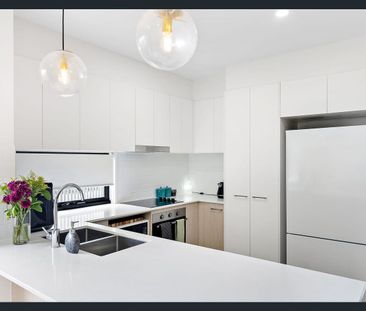 Relaxed, Low-Maintenance Living in a Family-Friendly Parkside Pocket - Photo 6