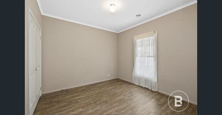 LOW MAINTENANCE THREE BEDROOM LIVING CLOSE TO THE CBD - Photo 3