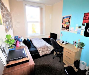 6 bedroom terraced house to rent - Photo 4