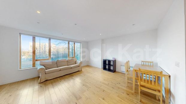 Modern two double bedroom two bathroom near tube & shops - Photo 1