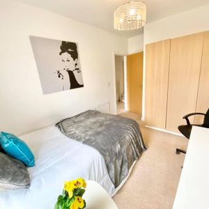 1 bedroom in a house share to rent - Photo 2