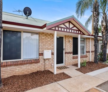FULLY FURNISHED UNIT IN SECURE COMPLEX - Photo 4