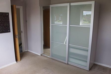 3 bedroom semi-detached house to rent - Photo 5