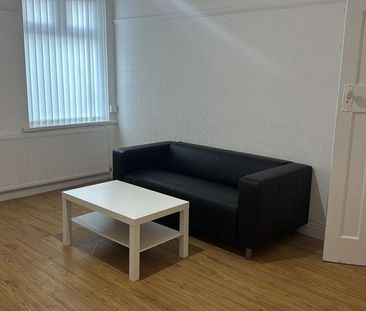 2 bedroom flat to rent - Photo 2