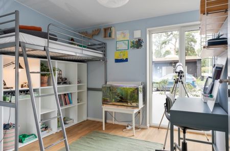 Arkitektritat radhus nära Barkarby Kyrka - Foto 3