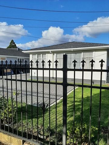 Charming 3BR Family Haven in Kelston - Photo 4