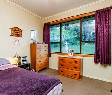 BLOCKHOUSE BAY - Great 4 Bedrooms Family Home with View and Privacy - Photo 6