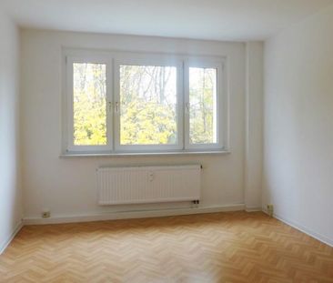 Gemütlich Wohnen - mit Wanne und Fenster im Bad - Foto 1