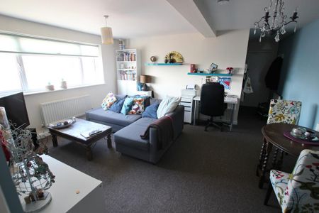 2 bedroom flat to rent - Photo 2