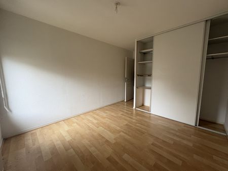 Location Appartement 2 pièces 54m² LE PEAGE DE ROUSSILLON 38550 - Photo 2